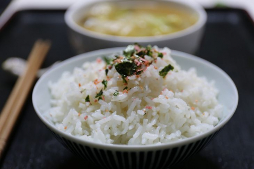 Loser Reis ohne Pfanne und Herd: So kochen fortgeschrittene Hausfrauen ihn