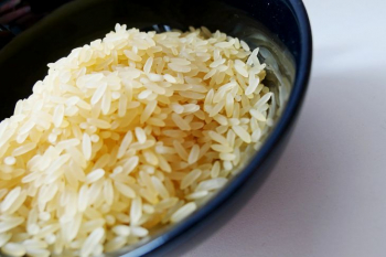 Wie man Reis richtig kocht, damit er nicht zusammenklebt und nicht zu einem dickflüssigen Brei wird: die Geheimnisse kluger Hausfrauen