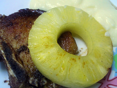 Koteletts mit Ananas