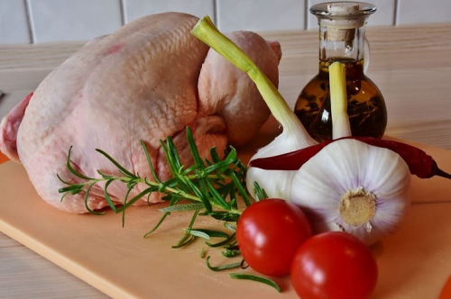 Wie man knuspriges Hähnchen im Ofen macht: Köche haben die Geheimnisse gelüftet