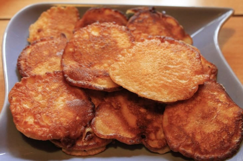 Wie man Pfannkuchen "Schkola" nach GOST kocht: Sie werden üppig und zart sein