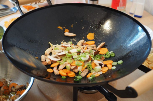 Karotten mit Zwiebeln braten: Jede zweite Hausfrau macht diesen groben Fehler