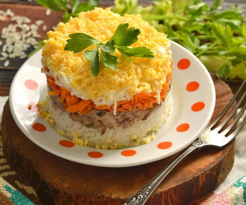 Sowjetischer Salat "Mimosa" ist zehnmal schmackhafter 